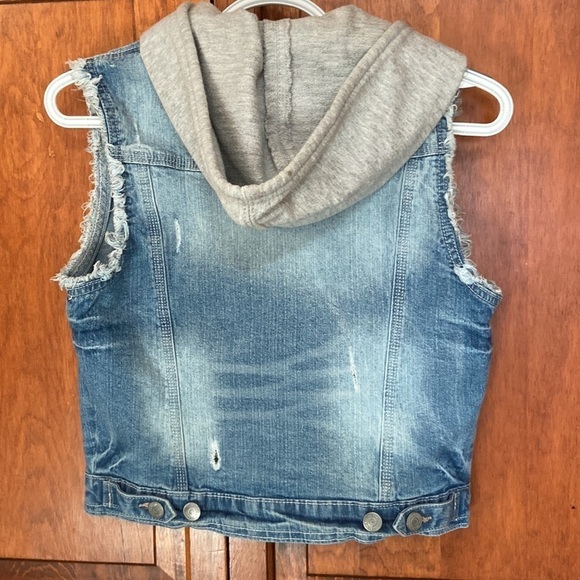 Wallflower Girls Hooded Sleeveless Distressed Denim Jacket M Preowned - Picture 5 of 10